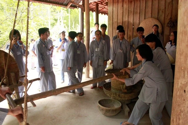 300 bạn trẻ về Củ Chi “gieo hạt từ tâm ảnh 9 gieo hat tu tam ky 16 (31).jpg