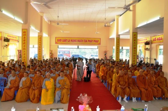 Trọng thị tiếp đoàn Ban Hoằng pháp T.Ư viếng thăm ảnh 2 bhoangphap (3).JPG
