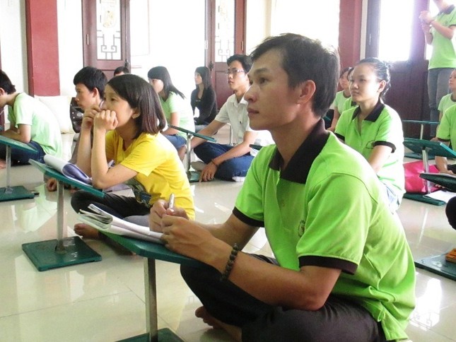 Mở lớp Phật pháp căn bản cho bạn trẻ ảnh 2 chpm ch· nghe gi_ng.jpg