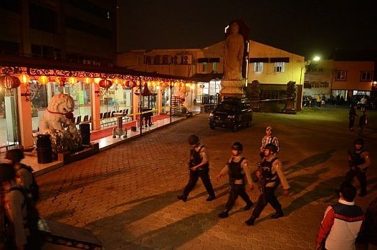 Nổ bom tại một ngôi chùa ảnh 1 1Indonesia-Buddhist.jpg