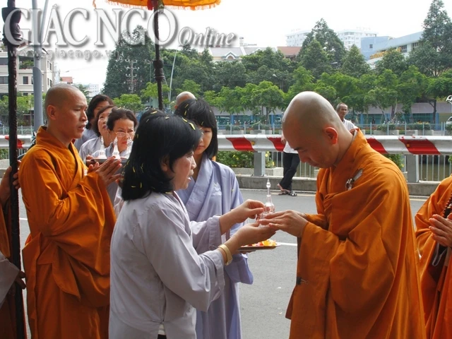 Chùa Vạn Thọ cung nghinh xá-lợi ảnh 7 duoc xa loi (14).jpg