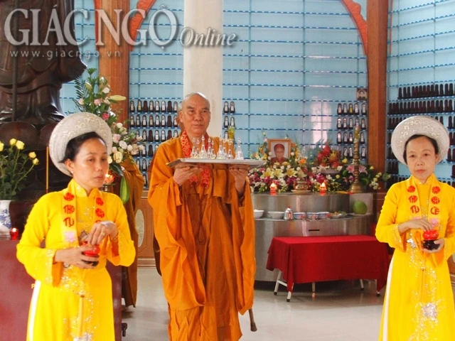 Chùa Vạn Thọ cung nghinh xá-lợi ảnh 10 duoc xa loi (15).jpg