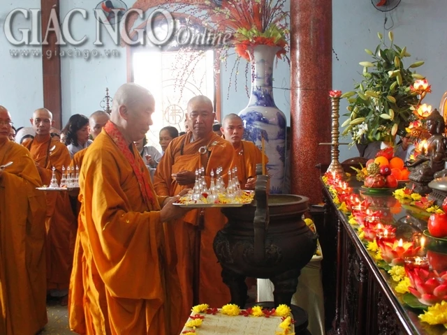 Chùa Vạn Thọ cung nghinh xá-lợi ảnh 11 duoc xa loi (16).jpg