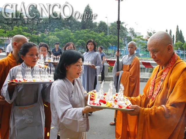 Chùa Vạn Thọ cung nghinh xá-lợi ảnh 5 duoc xa loi (7).jpg
