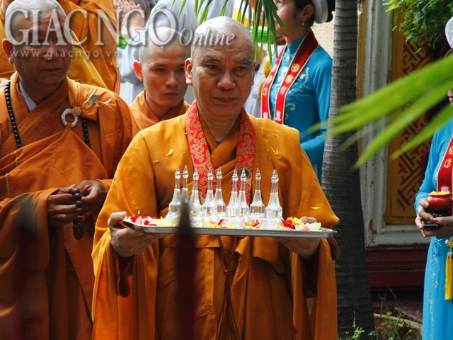 Chùa Vạn Thọ cung nghinh xá-lợi ảnh 6 duoc xa loi (9).jpg