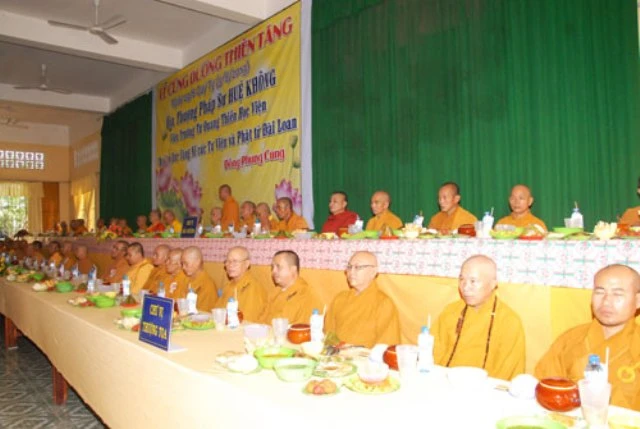 Phật tử Đài Loan cúng dường hội Thiên Tăng ảnh 4 thientanghoi2.JPG
