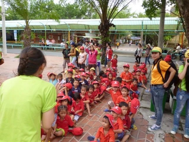 Chia sẻ yêu thương với trẻ em kém may mắn ảnh 2 thuong an15.JPG
