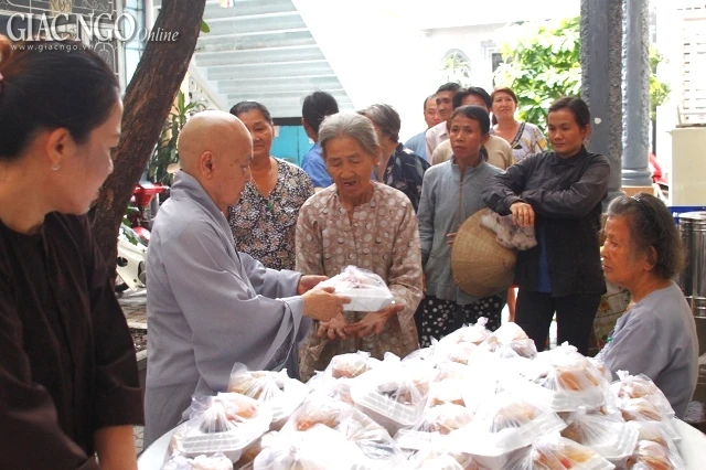 Tặng 3.000 suất cơm chay mùa Vu lan ảnh 1 hinh tu thien (21).jpg
