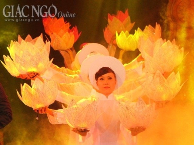 Ấm áp đêm nhạc “Suối nguồn tỉnh thức” ảnh 6 hinh tu thien (18).jpg