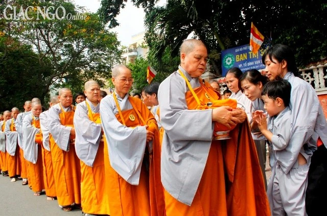 Lễ sớt bát, dâng y tại tổ đình Vạn Thọ ảnh 5 sotbat6.JPG