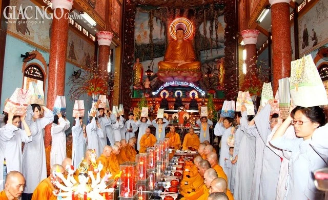 Lễ sớt bát, dâng y tại tổ đình Vạn Thọ ảnh 6 sotbat8.JPG