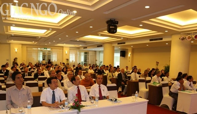 Cư sĩ Trần Đình Sơn hiến tặng tài liệu Đông y ảnh 2 Hue 4.jpg