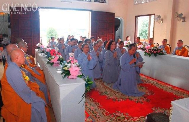 Lễ dâng y, cài hoa hồng tại chùa Phước Viên ảnh 3 chua PV6.JPG