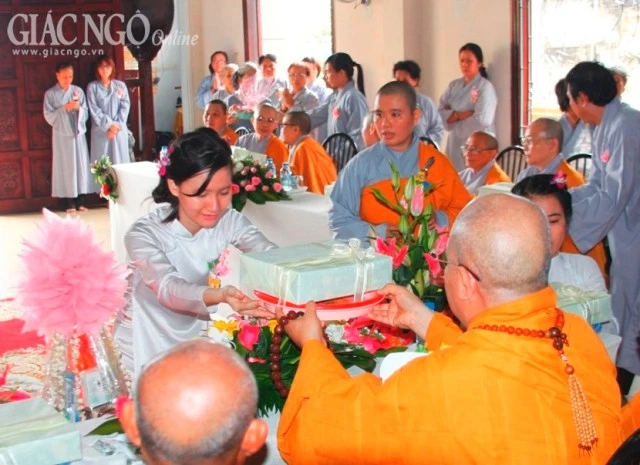 Lễ dâng y, cài hoa hồng tại chùa Phước Viên ảnh 6 chua PV9.JPG