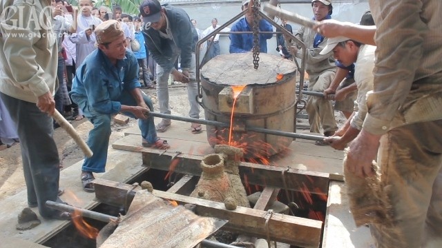 Chùa Phương Lang an vị tượng đài, đúc Đại hồng chung ảnh 4 an vi va duc chuong 4.jpg