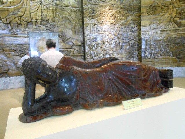 Đà Nẵng: Trưng bày hơn 80 tinh hoa cổ vật Phật giáo ảnh 10 thnamdn04.jpg