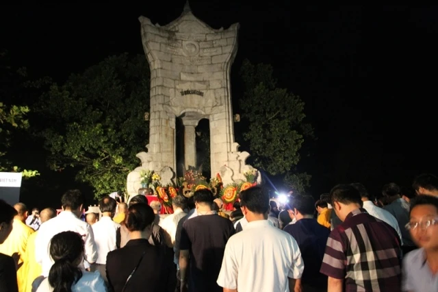 Cầu siêu anh hùng liệt sĩ tại nghĩa trang Trường Sơn ảnh 3 le cau sieu4.JPG