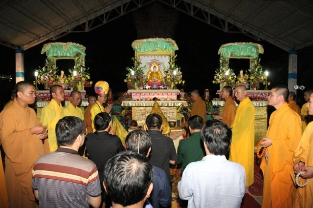 Cầu siêu anh hùng liệt sĩ tại nghĩa trang Trường Sơn ảnh 4 le cau sieu5.JPG