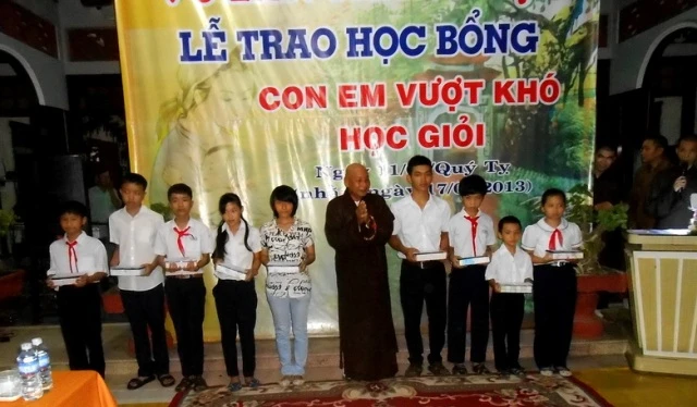 PG Q.Hải Châu đón Vu lan bằng trao học bổng ảnh 3 wpg Hai Chau4.jpg