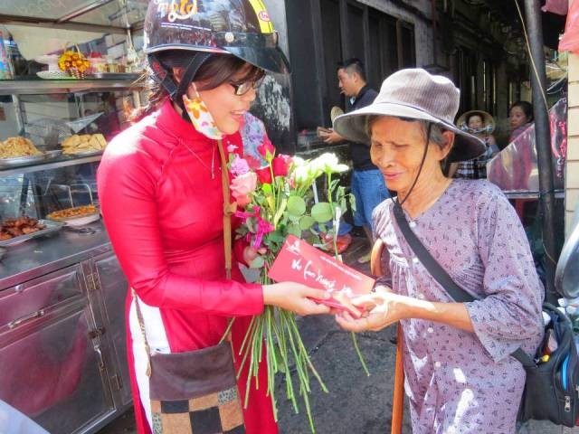 Hội Cội Nguồn tổ chức "Vu lan xuống phố" ảnh 2 Hoi Coi nguon01.jpg