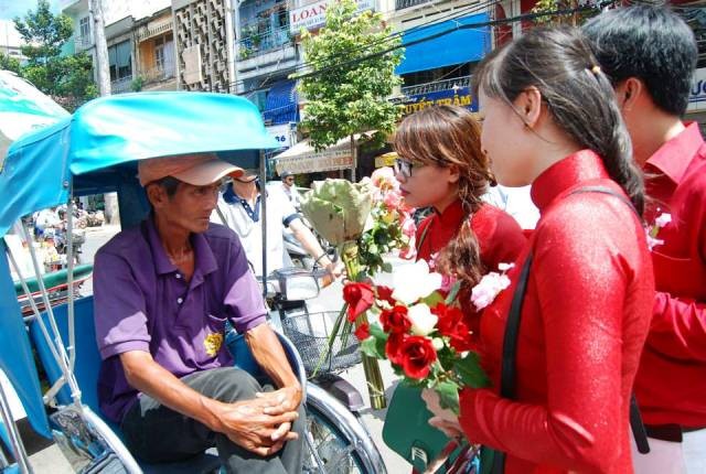 Hội Cội Nguồn tổ chức "Vu lan xuống phố" ảnh 3 Hoi Coi nguon05.jpg