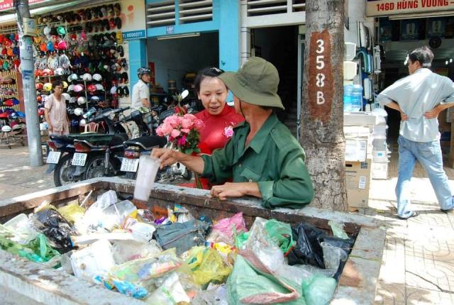 Hội Cội Nguồn tổ chức "Vu lan xuống phố" ảnh 6 Hoi Coi nguon13.jpg