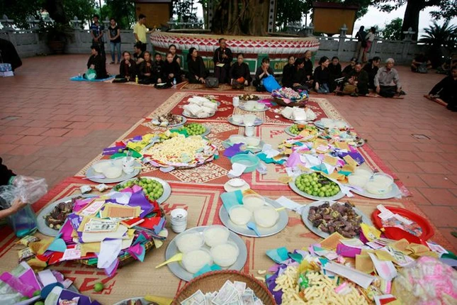 Chiều 20/8 hầu hết các chùa đều làm lễ Vu Lan. Tại chùa Trấn Quốc, Hà Nội nhiều phật tử tập trung về đây cùng làm lễ thể hiện đạo lý "uống nước nhớ nguồn".