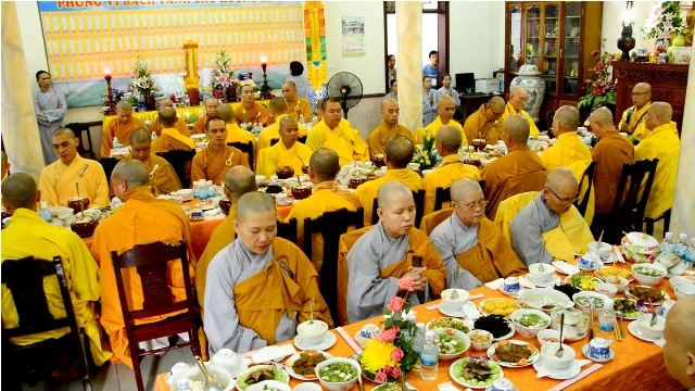 Phật tử Q.Thanh Khê cúng dường trai tăng báo hiếu ảnh 2 1thkhe2.jpg