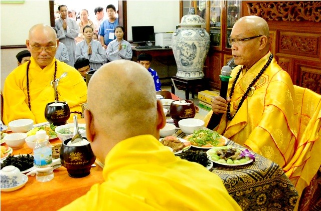 Phật tử Q.Thanh Khê cúng dường trai tăng báo hiếu ảnh 3 1thkhe4.jpg