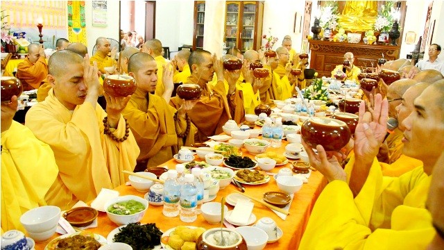 Phật tử Q.Thanh Khê cúng dường trai tăng báo hiếu ảnh 4 1thkhe5.jpg