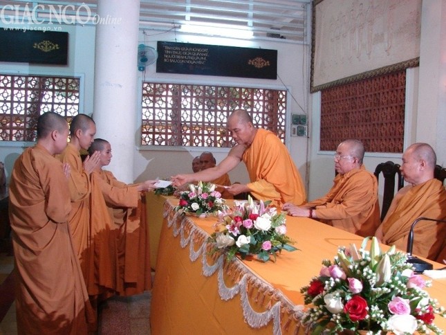 Hệ phái Khất sĩ trao học bổng cho Tăng Ni sinh ảnh 4 hb (4).jpg