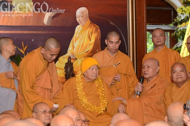Mừng khánh tuế lần thứ 90 của HT.Thích Thanh Từ ảnh 5 Khanh Tue 5.jpg