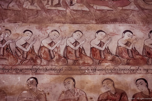 Lược khảo về “kinh điển phi Phật thuyết" trong kinh tạng Nikaya ảnh 1 Mural - Monks In Prayer_b.jpg