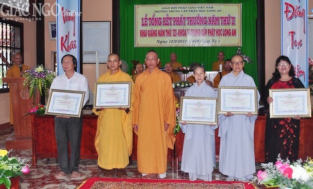 Trường TCPH tỉnh Long An khai giảng năm 3 khóa V ảnh 3 LAn08.jpg