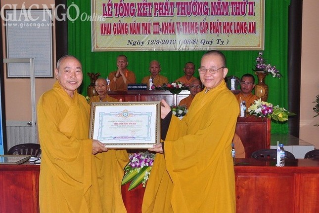 Trường TCPH tỉnh Long An khai giảng năm 3 khóa V ảnh 4 LAn13.jpg