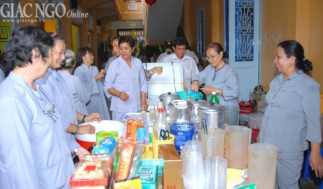 Nhóm công quả đạo tràng Pháp Hoa ảnh 1 BT.jpg
