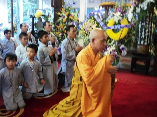 Hơn 100 đoàn viếng tang Trưởng lão HT.Thích Chí Tín ảnh 3 v17qt.JPG