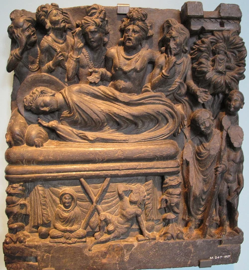 Bàn thêm về hai luận điểm của Schumann trong tác phẩm Đức Phật lịch sử ảnh 2 Indo-Greek Buddhism Gandhara, the death Buddha, 100 - 300 AD.jpg