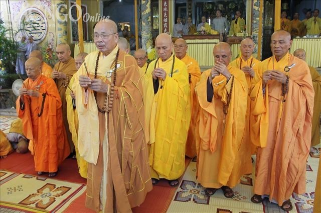 TT-Huế: Ni viện Diệu Đức đặt đá đại trùng tu ảnh 5 Dat da 1.jpg