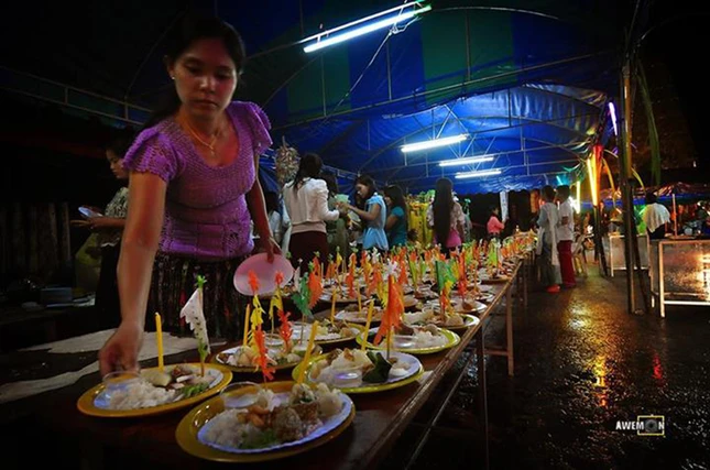 Phật tử dân tộc Môn với nghi lễ cúng tàu tre ảnh 4 vch4.jpg