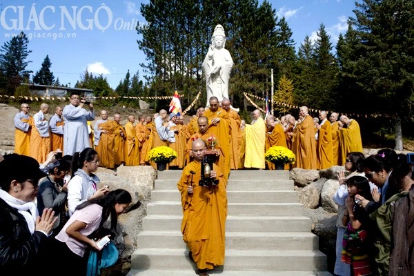 Thiền viện Đạo Viên an vị tôn tượng Bồ-tát Quán Thế Âm ảnh 5 HKy 1.jpg