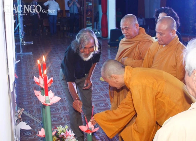 Ấm áp đêm tưởng niệm Bùi Giáng ảnh 11 _MG_0948.JPG