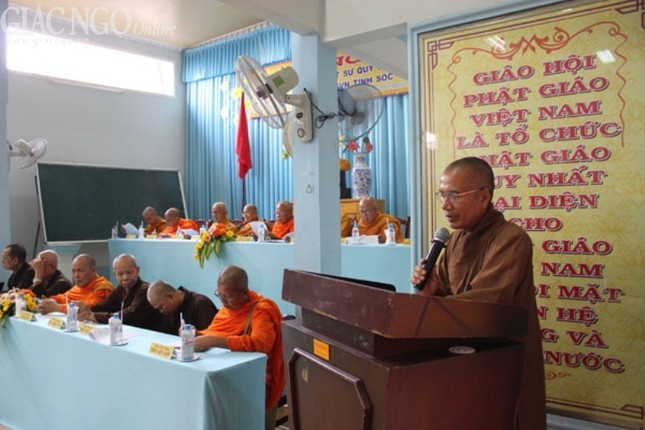 Sóc Trăng: Sơ kết công tác Phật sự quý III-2013 ảnh 3 TT Thich Minh Hanh bao cao.jpg