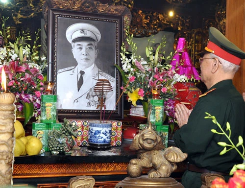 Dân tôn Đại tướng là Thánh Võ ảnh 1