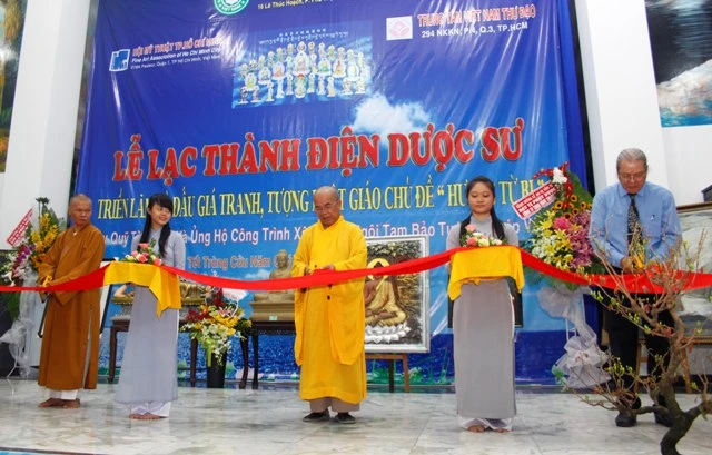 Triển lãm thư pháp gây quỹ làm từ thiện ảnh 2 trien lam07.JPG