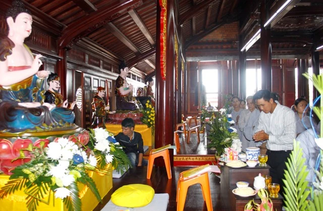 Triển lãm thư pháp gây quỹ làm từ thiện ảnh 4 trien lam13.JPG