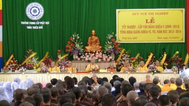 Trường TCPH TT-Huế làm lễ tốt nghiệp khóa V ảnh 1 kluc1.jpg