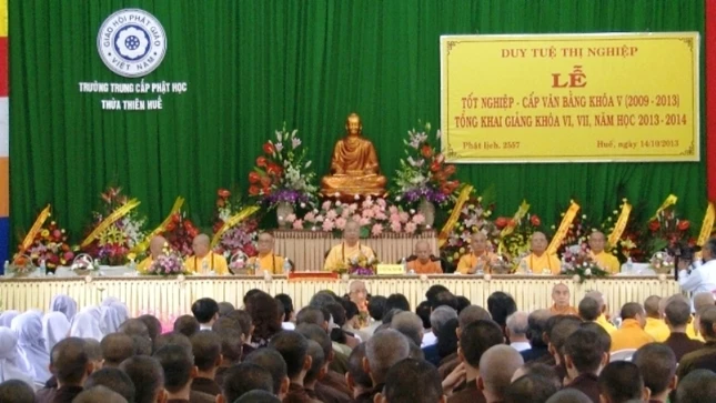 Trường TCPH TT-Huế làm lễ tốt nghiệp khóa V ảnh 1 kluc1.jpg