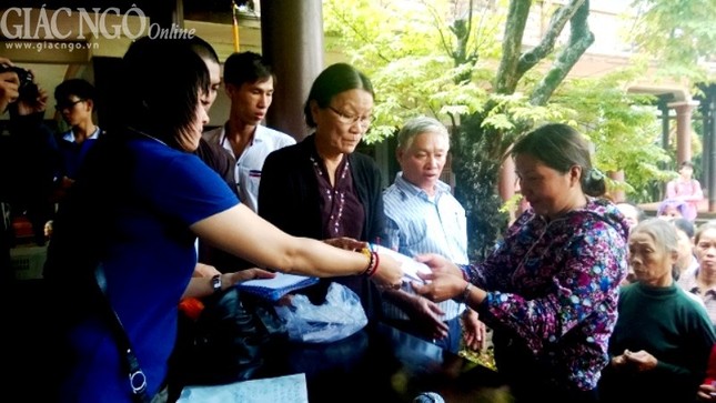 Chùa Như Lai, Hải Phước An, Pháp Hoa (Úc) tặng quà ảnh 5 Hue (1).jpg