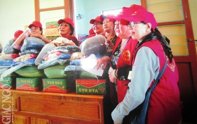 Chùa Như Lai, Hải Phước An, Pháp Hoa (Úc) tặng quà ảnh 2 NL (2).jpg